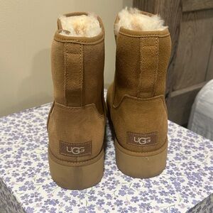 UGG Chestnut Boots with Shearling